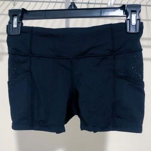 Lululemon Black "In Movement" Short Everlux, Sz 4